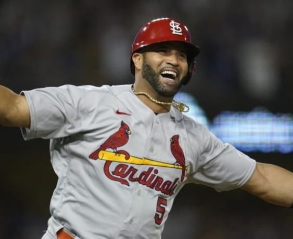 Albert Pujols conecta su home run 700 y escribe una nueva historia en grandes ligas