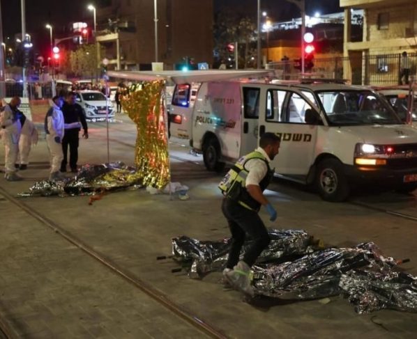 Ataque armado contra una sinagoga en Jerusalén deja ocho muertos