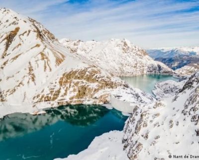 Batería de agua en los Alpes