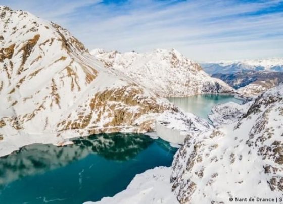 Batería de agua en los Alpes