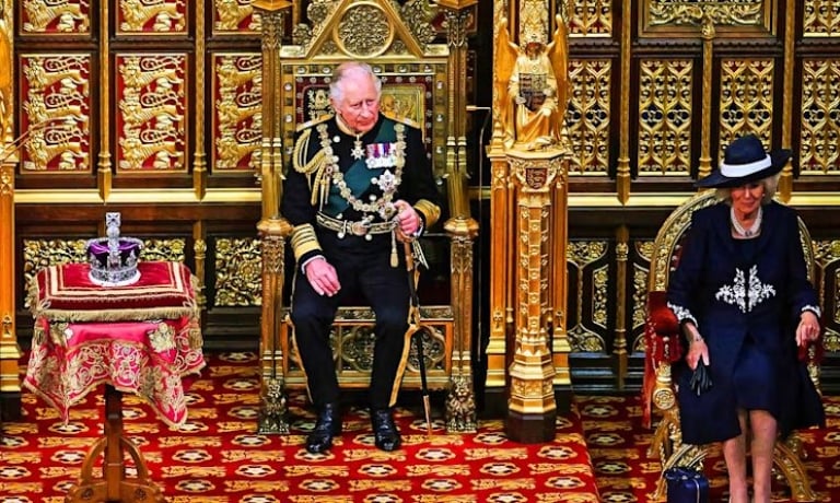 Carlos III será coronado en mayo de 2023