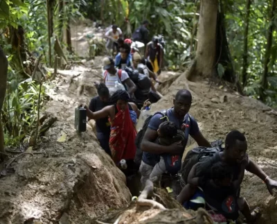 Casi 50.000 migrantes llegaron a Panamá en 2022 atravesando selva Darién