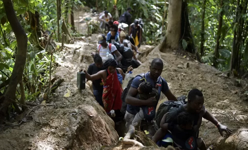 Casi 50.000 migrantes llegaron a Panamá en 2022 atravesando selva Darién