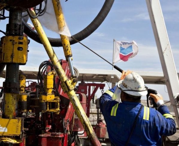 Chevron reanudará extracción “limitada” de petróleo en Venezuela