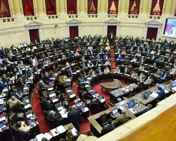 Cristina Kirchner: Si diputados y senadores quieren aumento de sueldo deben votar