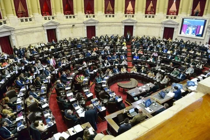 Cristina Kirchner: Si diputados y senadores quieren aumento de sueldo deben votar