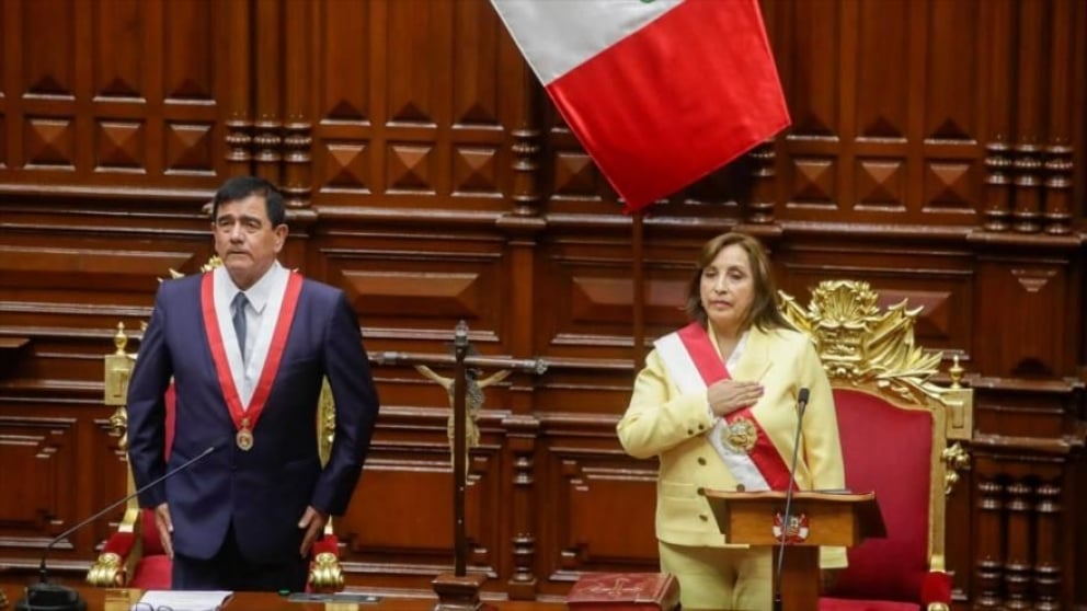 Dina Boluarte asume como presidenta de Perú hasta el 2026