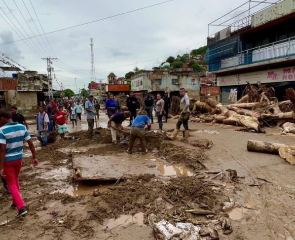Efectivos de búsqueda y rescate han recuperado 36 cuerpos en Las Tejerías