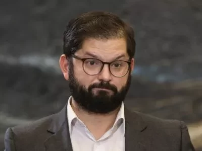 En claro ventajismo presidente envía a ministros a buscar votos para la nueva constitución