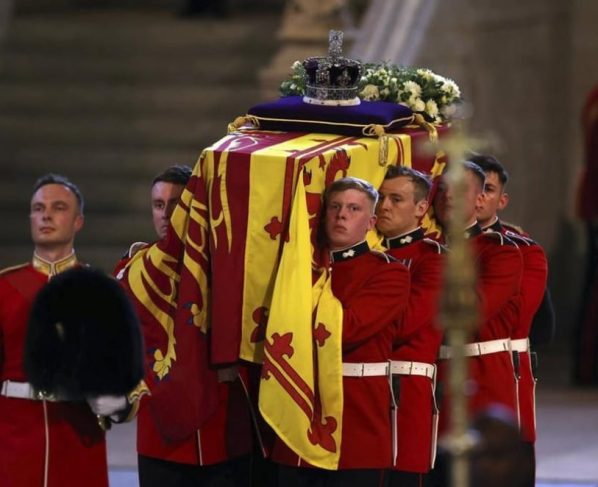 Féretro de la reina estará en capilla ardiente en el Palacio de Westminster