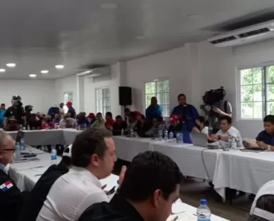 Gobierno ofrece controlar precios de 17 productos pero no convence
