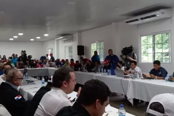 Gobierno ofrece controlar precios de 17 productos pero no convence