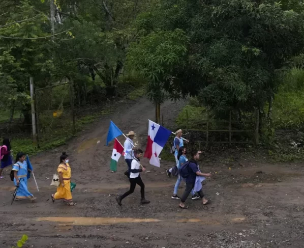Indígenas panameños marchan 40 kilómetros para pedir respeto al diálogo