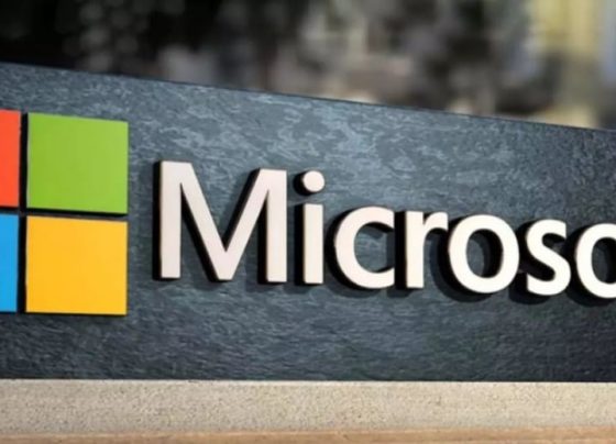 Microsoft sufre caída mundial de sus servicios, incluidos Teams y Outlook