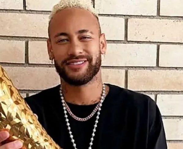 Pelé galardonado como el "Jugador de la historia"