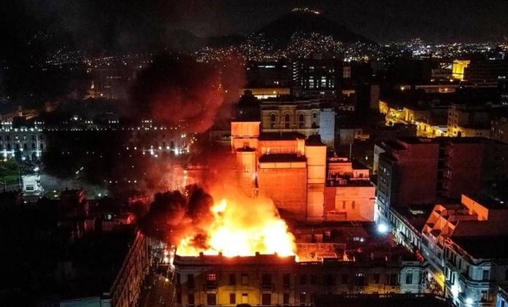 Perú en llamas: voraz incendio durante las protestas