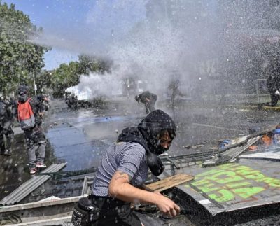 Protestas en Chile deja heridos, saqueos y cientos de detenidos