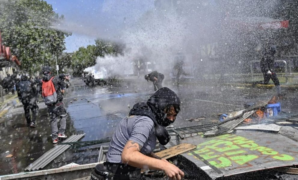 Protestas en Chile deja heridos, saqueos y cientos de detenidos