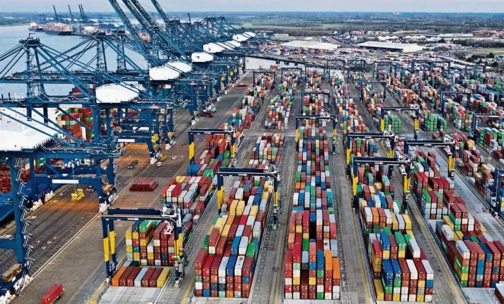 Puerto de carga se suma a la huelga por mejores salarios