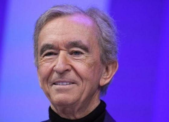 Quién es Bernard Arnault, el hombre que destronó a Elon Musk como el más rico del mundo