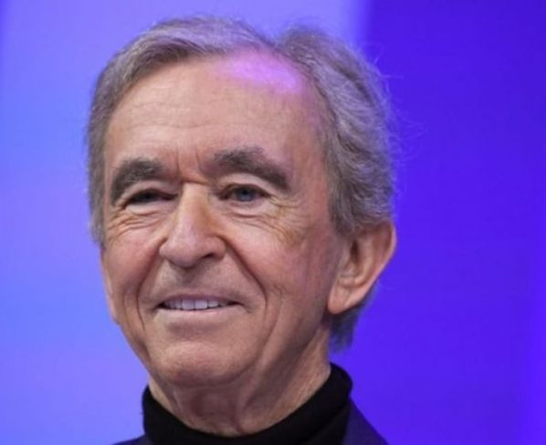 Quién es Bernard Arnault, el hombre que destronó a Elon Musk como el más rico del mundo