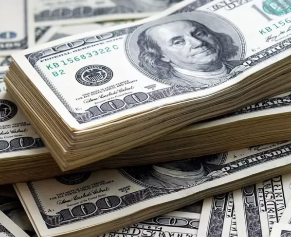 Un dólar fuerte tiene ventajas y desventajas para la economía de Ecuador