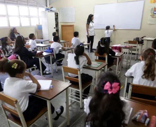 Un millón de niños venezolanos no asisten a las escuelas por falta de alimentación