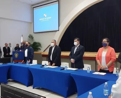 Un presidente a la defensiva inicia diálogo acusando a políticos de estar detrás de las protestas