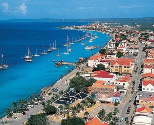 Bonaire dijo estar lista para importar frutas y material de construcción desde Venezuela con la finalidad de impulsar al Turismo con nuevas estructuras.