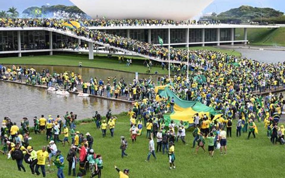 Investigar los eventuales delitos cometidos por miembros de las Fuerzas Armadas y de las policías militarizadas durante la revuelta de Brasilia autorizó el Supremo Tribunal Federal al invocar el Estatuto Antiterrorista.