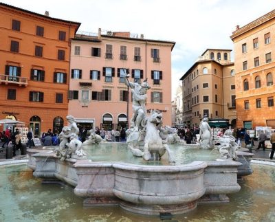 Será una oportunidad única para debatir sobre el ser humano y su capacidad de reinventar su propio hábitat, la ciudad, su equilibrado desarrollo y sostenibilidad ambiental con miras al año 2050, cuando se estima que las metrópolis albergarán dos tercios de toda la población mundial: la relación entre territorio y personas es, sin duda alguna, uno de los mayores desafíos de nuestro tiempo.