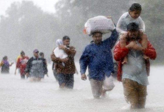 Los países más pobres y menos industrializados alegan que el impacto del clima extremo socava cualquier progreso que logren en términos de desarrollo económico. Algunos apuntan que se han cargado de deudas, ya que necesitan pedir prestado para reconstruir lo que se ha dañado y perdido.