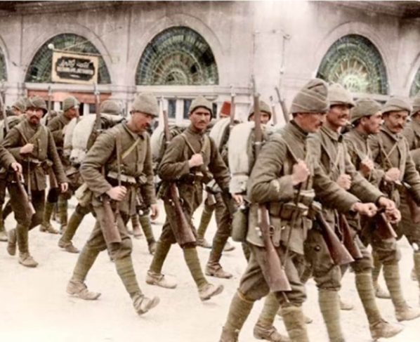 El magnicidio contra el Archiduque Francisco Fernando de Austria, desencadenó una crisis diplomática entre las autoridades del imperio Austrohúngaro y las autoridades del reino de Serbia, a quienes se exigían una serie de respuestas concomitantes al hecho penal