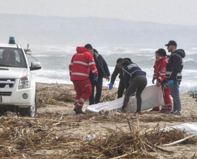 La embarcación que zozobró transportaba a más de 200 personas