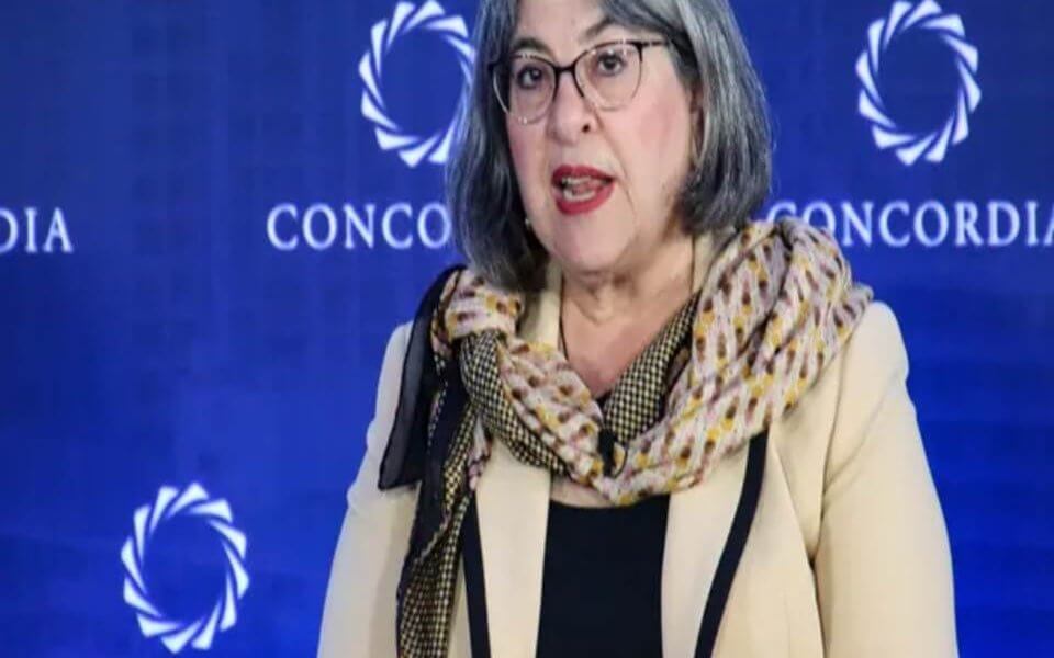 Daniella Levine Cava, Alcaldesa de Miami, afirmó que el Condado se regirá por normas federales, en desacuerdo con una legislación impulsada por el gobernador De Santis.