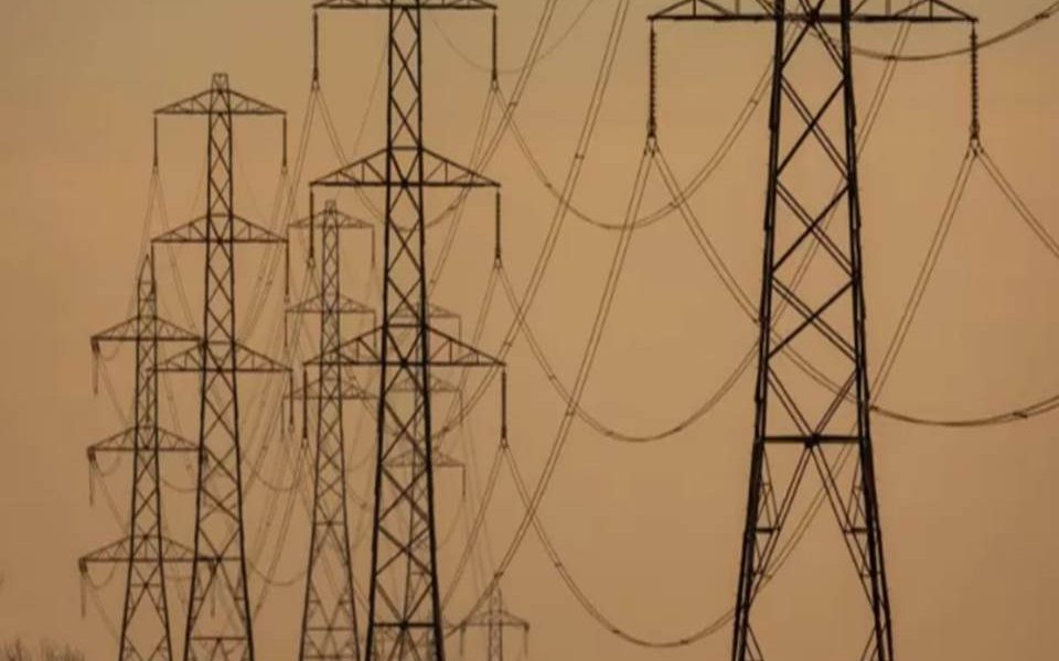 Un corte eléctrico masivo dejó sin luz durante varias horas este miércoles a parte de los residentes de Buenos Aires y otras localidades argentinas por un incendio que afectó la red nacional eléctrica.