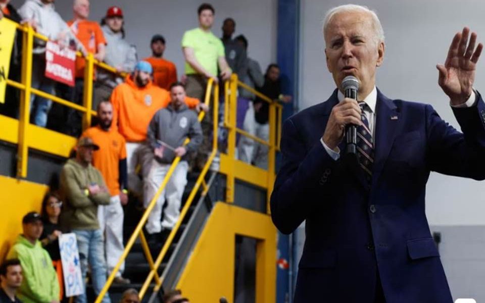 El presidente de Estados Unidos, Joe Biden, dió a conocer sus planes para el gasto público y mayores impuestos para los ricos, en Pensilvania