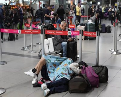 Francisco Lalinde, presidente interino de Viva Air, aseguró que la aerolínea va a entrar en un proceso de liquidación y que no tiene capacidad para devolver el dinero a los pasajeros. Explicó que el plan de contingencia está a cargo de la Aeronáutica Civil y otras aerolíneas que están dando cupos en sus vuelos para los pasajeros afectados.