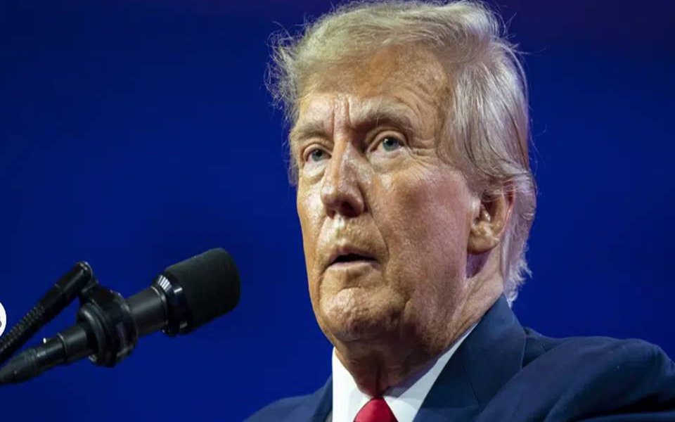 El caso se centra en acusaciones bien documentadas de un periodo de 2016 durante el cual el pasado de celebridad de Trump chocó con sus ambiciones políticas. Los fiscales examinaron el dinero pagado a la actriz porno Stormy Daniels y a la exmodelo de Playboy Karen McDougal, de quienes temía que hicieran públicas las afirmaciones de que habían tenido encuentros sexuales extramatrimoniales con él.
