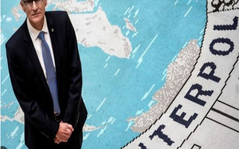 El secretario general de la Policía Internacional, Interpol, Jurgen Stock, afirmó que la agencia de seguridad está investigando cómo podría la organización vigilar la delincuencia en el metaverso.