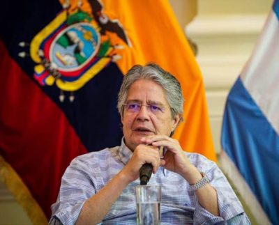 El presidente de Ecuador Guillermo Lasso, anunció este viernes qué no será candidato a las elecciones presidenciales, convocadas en el país suramericano, después que el mandatario aplicará el mecanismo de " muerte cruzada ", qué disuelve al Parlamento, a cambio de la renuncia del jefe de Estado.