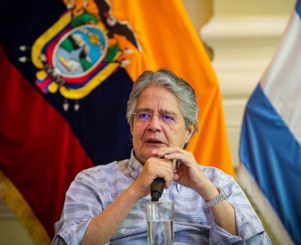 El presidente de Ecuador Guillermo Lasso, anunció este viernes qué no será candidato a las elecciones presidenciales, convocadas en el país suramericano, después que el mandatario aplicará el mecanismo de " muerte cruzada ", qué disuelve al Parlamento, a cambio de la renuncia del jefe de Estado.