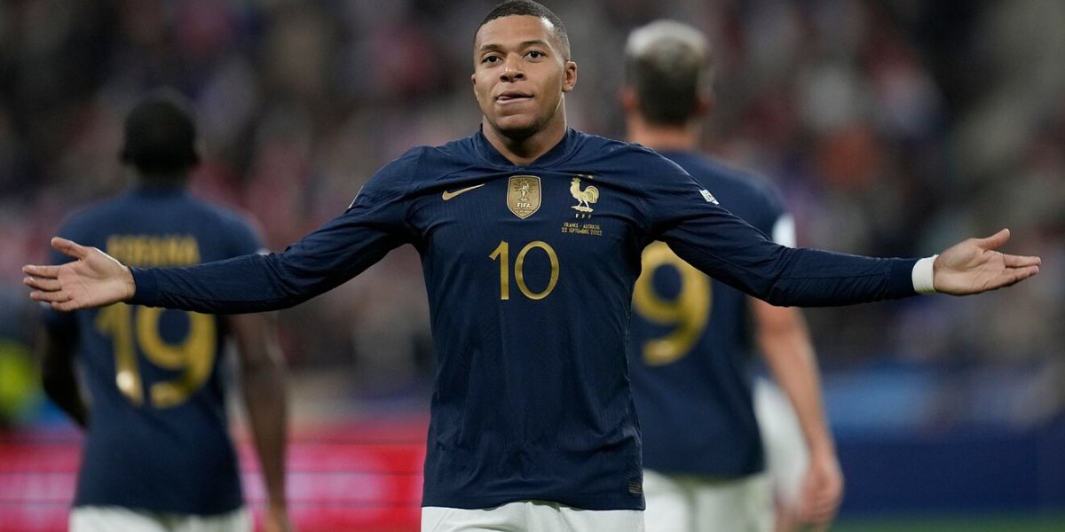 El astro del París Saint Germain Kylian Mbappe será el nuevo capitán de la selección francesa por decisión del seleccionador Didier Deschamps, indicó una fuente cercana a los 'Bleus', confirmando una información de los diarios L'Equipe y Le Figaro.