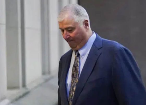 El presidente de la Cámara de Representantes de Ohio, Larry Householder y el expresidente del Partido Republicano del estado, Matt Borges, fueron condenados por un plan de soborno de 60 millones de dólares que los fiscales federales calificaron como el caso de corrupción más grande en la historia del estado.