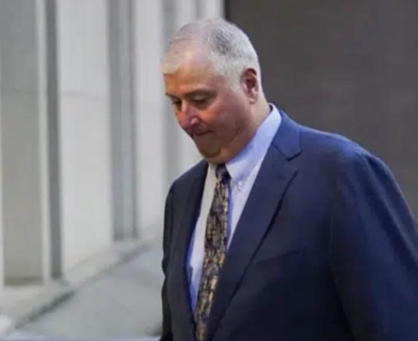 El presidente de la Cámara de Representantes de Ohio, Larry Householder y el expresidente del Partido Republicano del estado, Matt Borges, fueron condenados por un plan de soborno de 60 millones de dólares que los fiscales federales calificaron como el caso de corrupción más grande en la historia del estado.