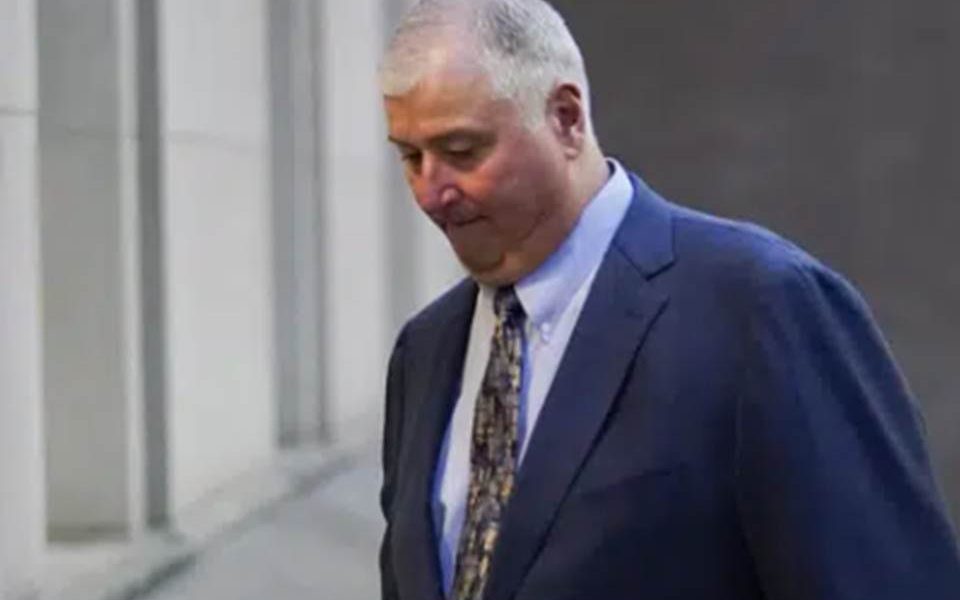 El presidente de la Cámara de Representantes de Ohio, Larry Householder y el expresidente del Partido Republicano del estado, Matt Borges, fueron condenados por un plan de soborno de 60 millones de dólares que los fiscales federales calificaron como el caso de corrupción más grande en la historia del estado.