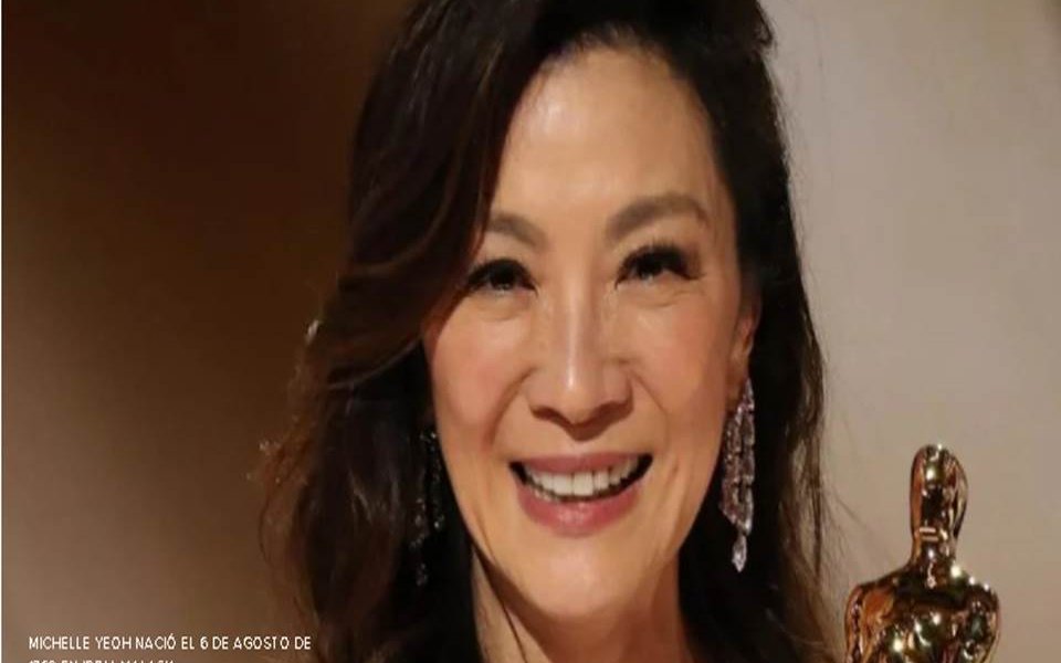 Everything Everywhere All at Once fue la película que la llevó a la cima de la fama y que la ayudó a conquistar al mundo entero con su increíble interpretación, pero fue después de tantos años de espera, que finalmente Michelle Yeoh recibió el reconocimiento que se merecía.