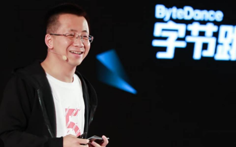 En los últimos años, la relación se ha agravado con la política china de supervisar directamente a las empresas de Internet: un fondo estatal compró parte de las acciones de ByteDance y colocó a un alto funcionario en el consejo de directores.