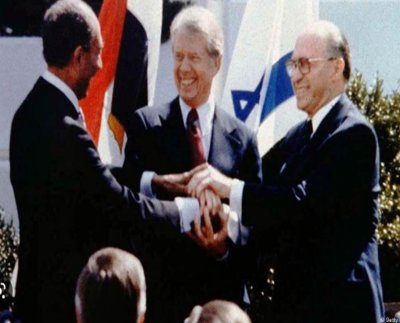 La conferencia de paz para el medio oriente fue la primera iniciativa diplomática para la búsqueda de la paz en esa zona geopolíticamente tan convulsa por razones principalmente religiosas, mezcladas con temas políticos.