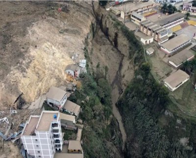 23 heridos, 46 desaparecidos y 500 personas afectadas por el deslave ocurrido el pasado domingo en Alausí, provincia de Chimborazo, determinó el último reporte del Servicio Nacional de Gestión de Riesgos de Ecuador El Gobierno de Ecuador.